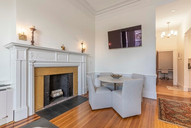 Building Photo - 462 Beacon St