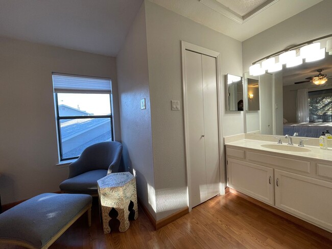 Building Photo - Furnished Oppenheimer Condo; Shorter Lease Options; Unit 212
