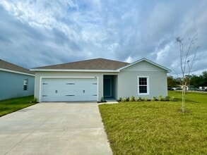 Building Photo - Three Bedroom Home in Winter Haven For Rent!