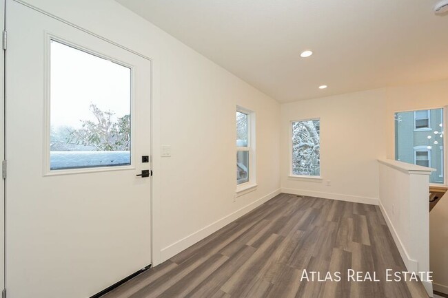 Building Photo - Beautiful Newly Built duplex ready for you...