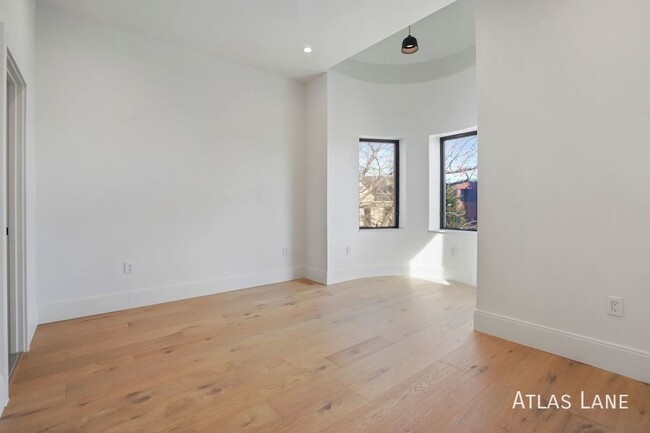 Building Photo - Professionally Managed// 3 bedroom 3 bathr...
