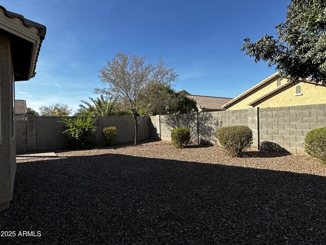 Building Photo - 1686 W Paisley Dr