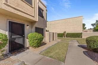 Building Photo - 8111 E Glenrosa Ave
