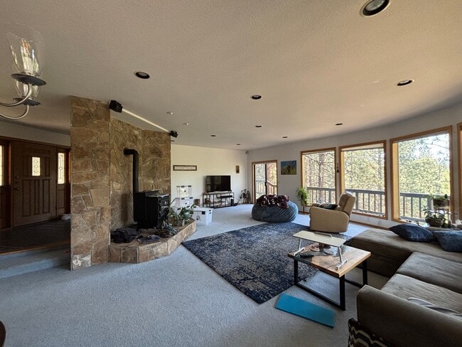 Building Photo - Stunning 3 Bed/ 2.5-Bath Home on the River...