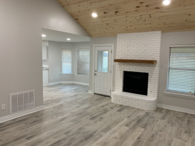 Building Photo - 5313 Susanna Dr
