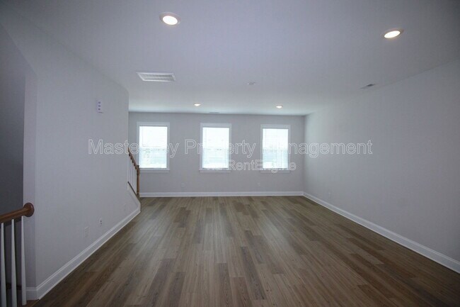 Building Photo - 612 Amaranth Dr