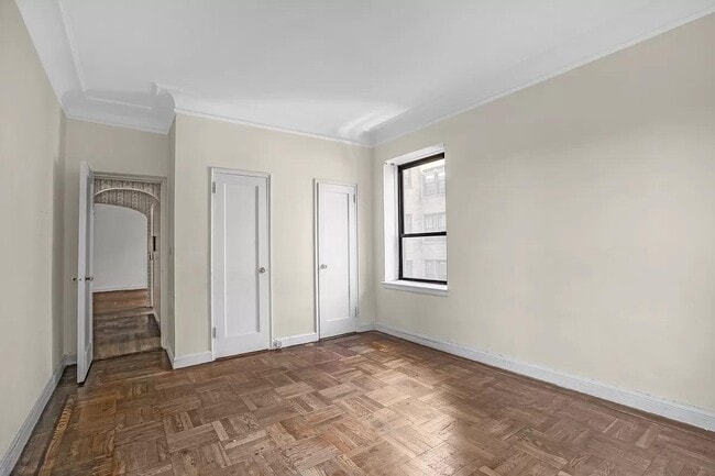 Building Photo - 157 W 79th St