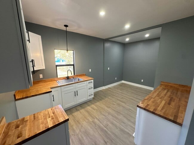 Building Photo - 1342 Edgemont Ave