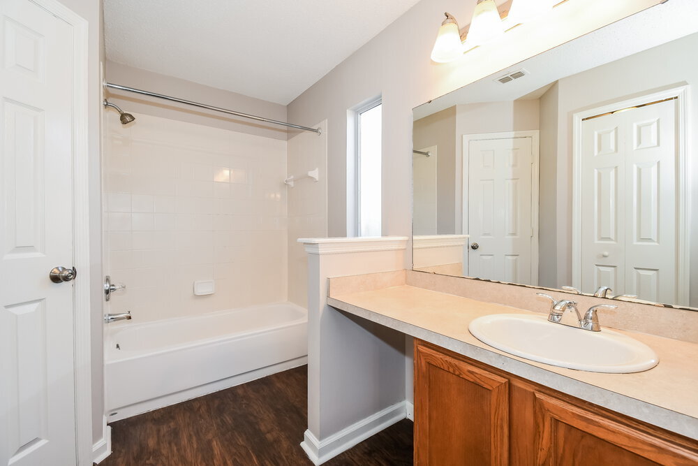 Building Photo - 2025 Hunters Trace Cir
