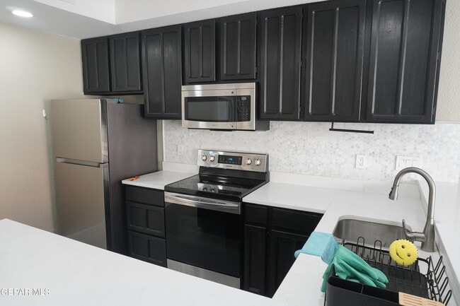 Building Photo - 4614 N Stanton St