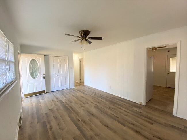 Building Photo - ~~ Cute 3-bedroom Brick Ranch located in B...