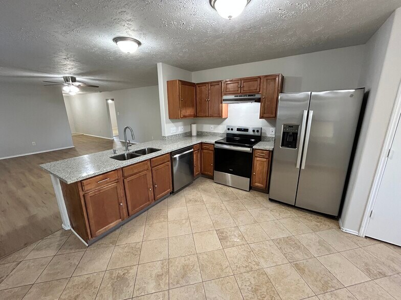 Kitchen - 16782 Fallen Timbers Dr