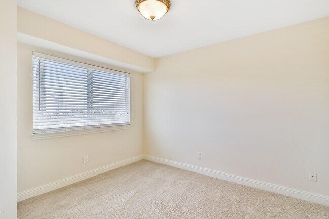 Building Photo - 1701 Crescent Ave