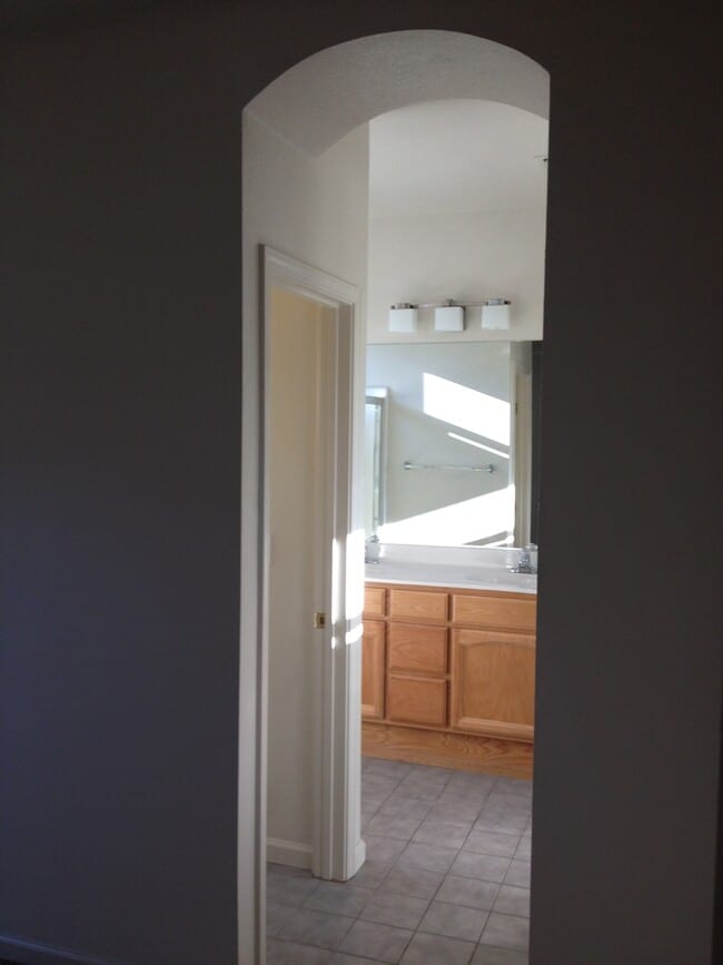 Building Photo - Charming Folsom Cluster Home Community near Oak Ave & East Bidwell