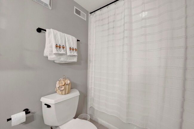 Building Photo - 625 W Jackson Blvd