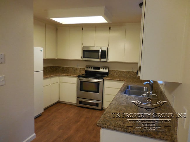 Building Photo - 1335 Oak Ridge Dr