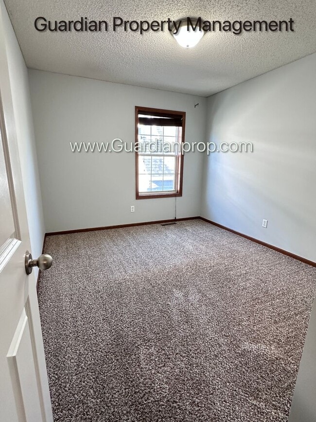 Building Photo - Hopkins Single Family Home, 2 Car Garage, Office, Gas Fireplace, Primary Suite