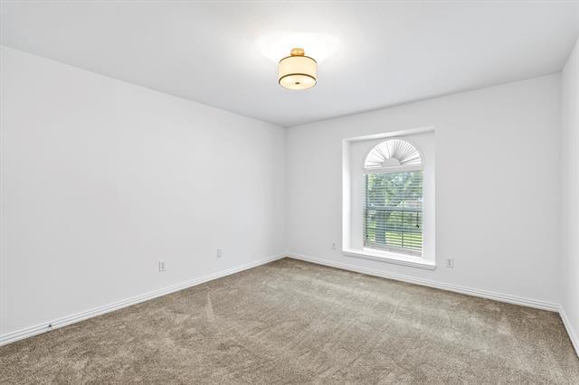 Building Photo - 3933 Woodlawn Ln