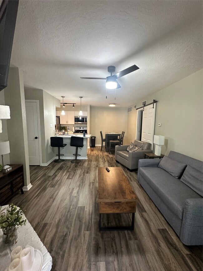 Building Photo - 250 El Dorado Blvd