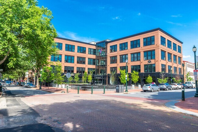 Building Photo - 117 E Miner St