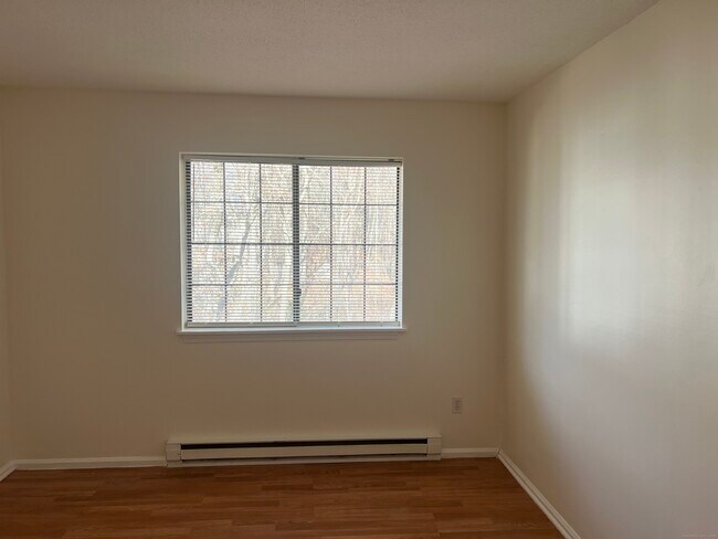 Building Photo - 515 Scott Rd