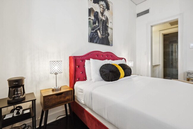 Building Photo - 508 Chartres St