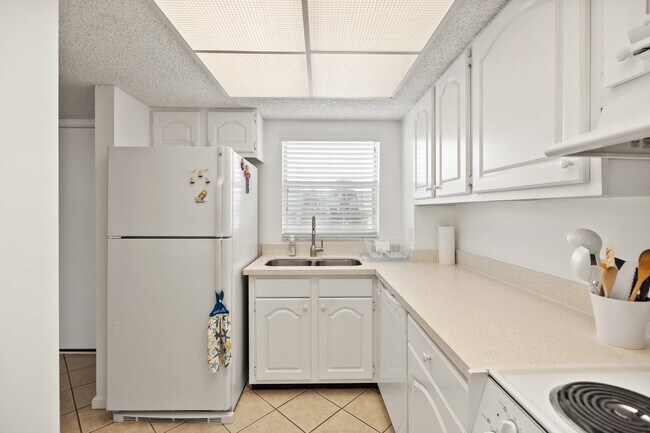 Building Photo - 909 Santa Rosa Blvd