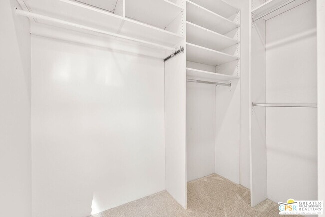 Building Photo - 4 Hillcrest Dr