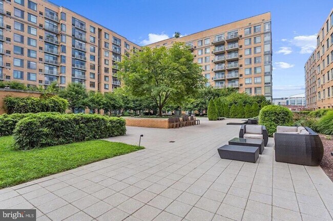 Building Photo - 440 L St NW