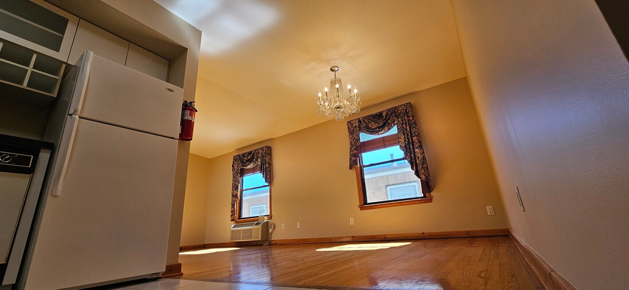 Building Photo - 416 68th St