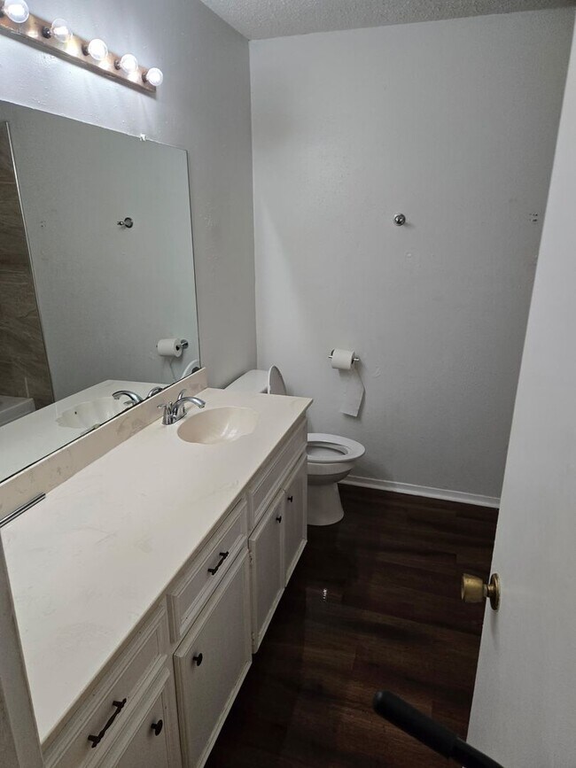 Building Photo - Zuni Drive