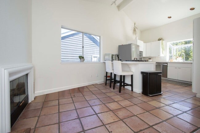 Building Photo - 483 Green Glen Way