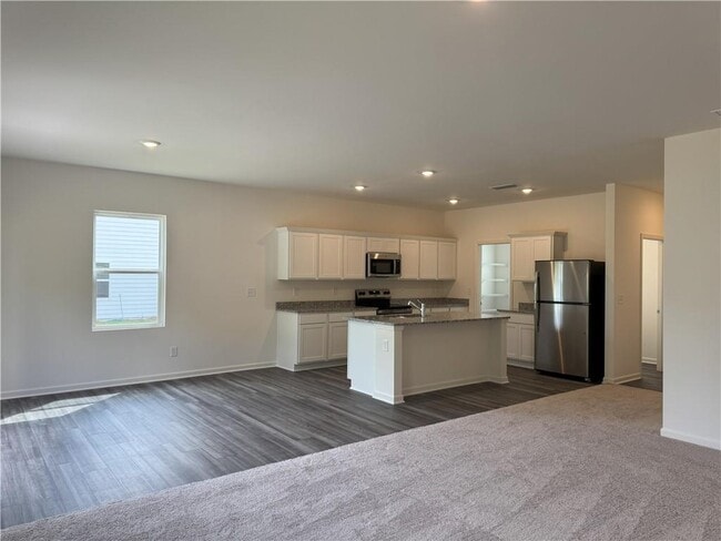 Building Photo - 533 Corinth Dr