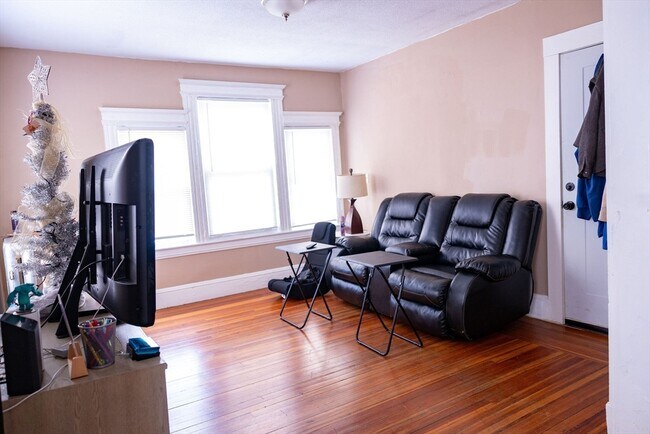 Building Photo - 38 Greenacre Square