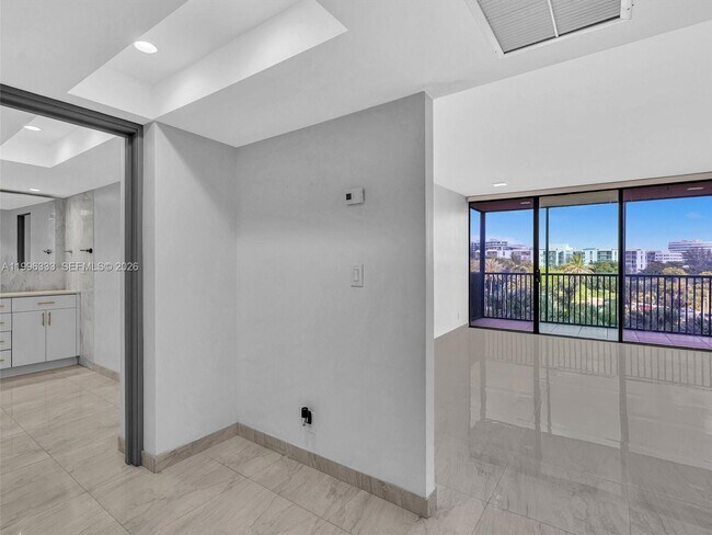 Building Photo - 20301 W Country Club Dr