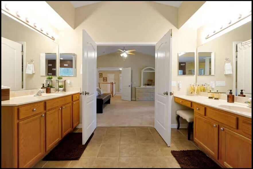 Building Photo - 2772 Ponkan Summit Dr