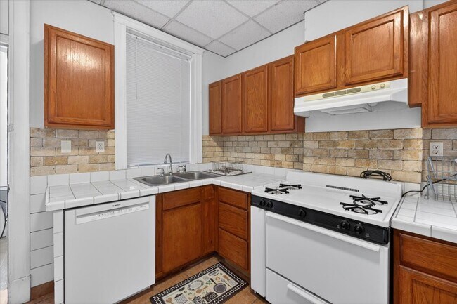 Building Photo - 736 Dover Pl