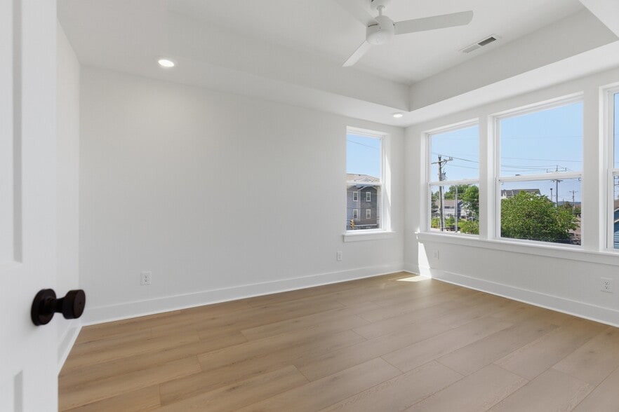 Building Photo - 3967 Clifton Ave