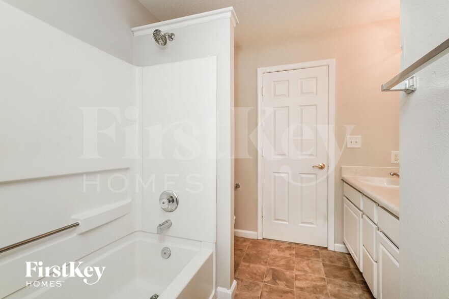 Building Photo - 8048 Maple Stream Blvd