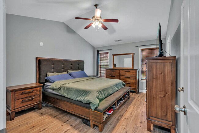 Building Photo - 410 Jasmine Ln