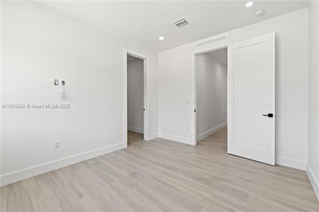 Building Photo - 740 NW 24th Ct