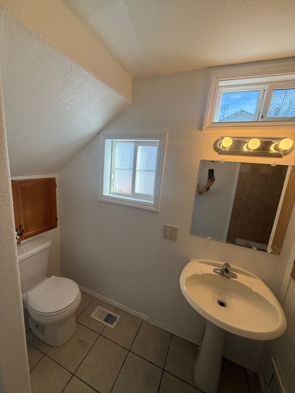 Building Photo - 116 Broadwater Ave