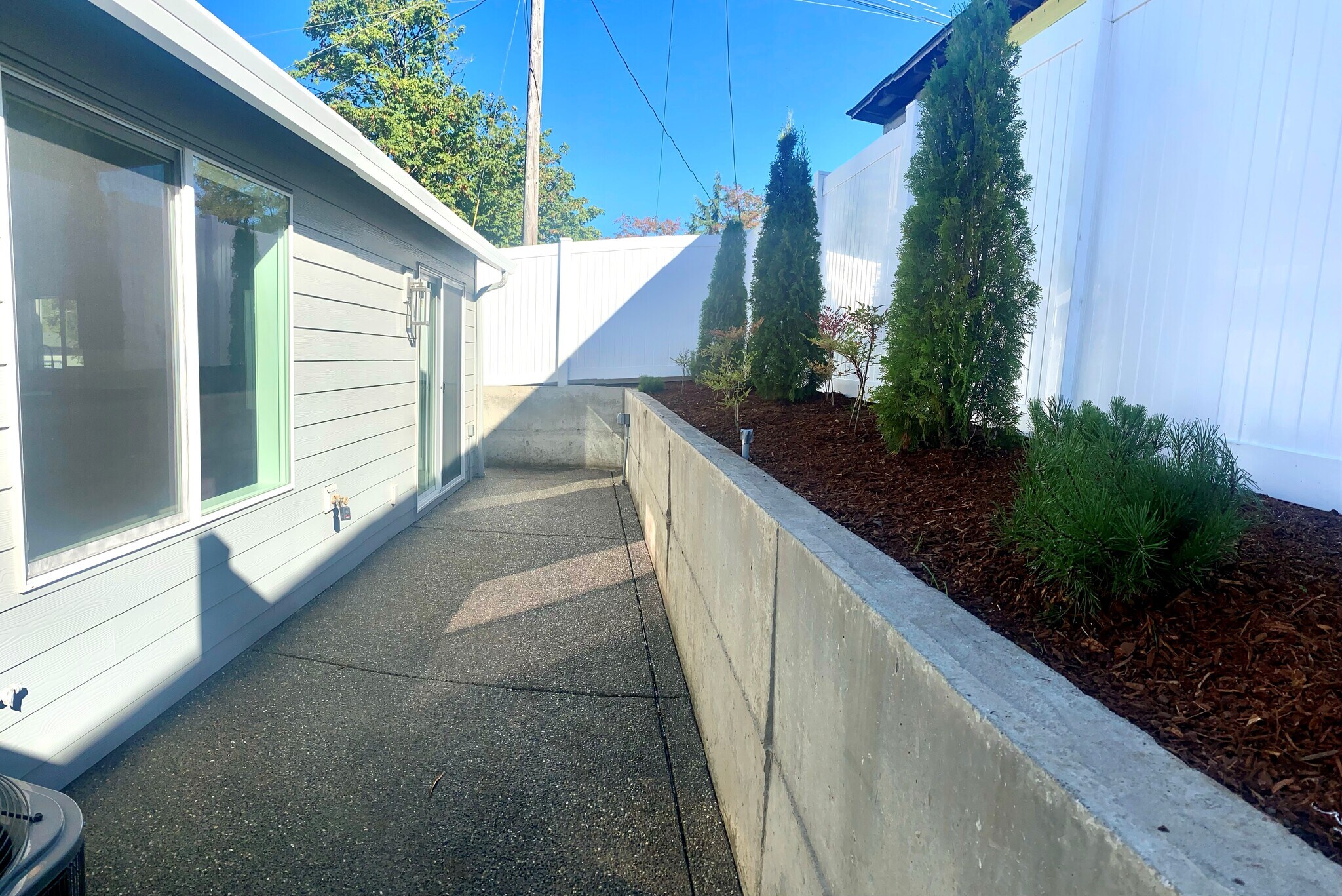 Building Photo - 604 NW 9th Ave
