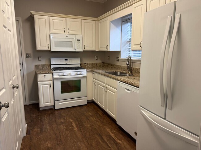 Building Photo - Townhouse in Weatherly (Alabaster)