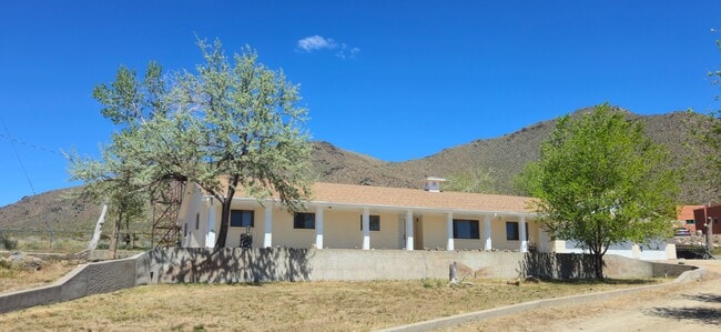 Primary Photo - 1353 Santa Cruz Dr