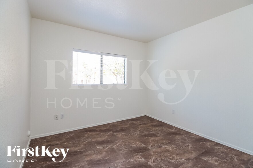 Building Photo - 9032 E Pampa Ave