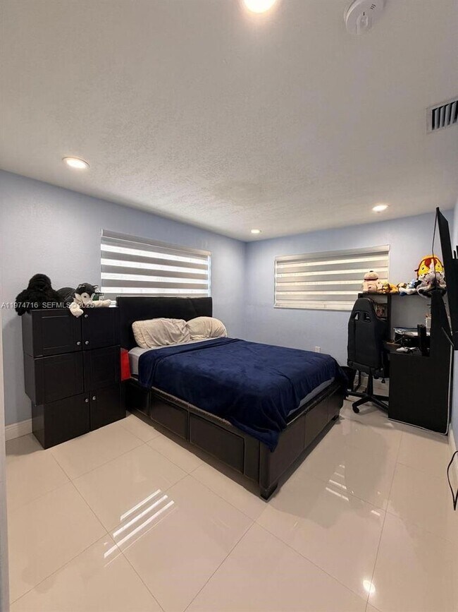 Building Photo - 1461 NW 137th St