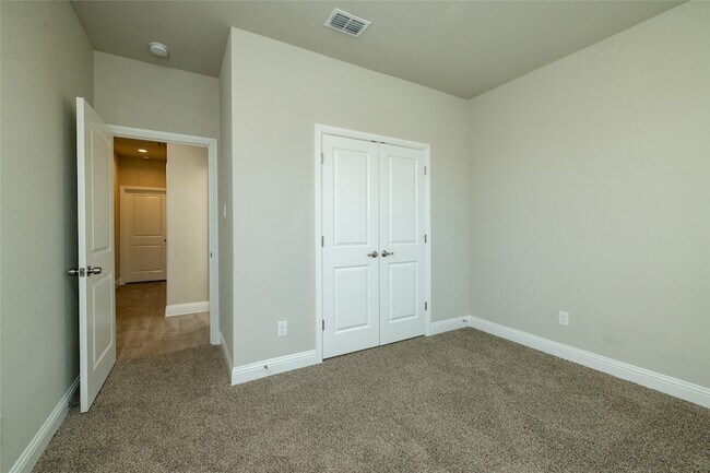 Building Photo - 4816 Dewy Rose Ln