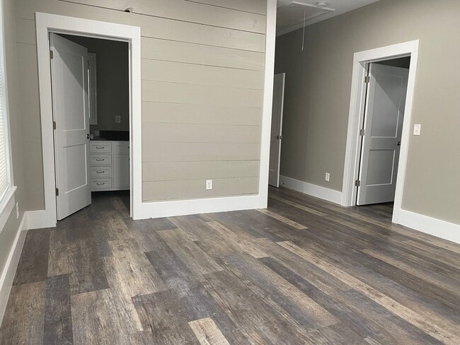 Building Photo - 302 W Baylor St