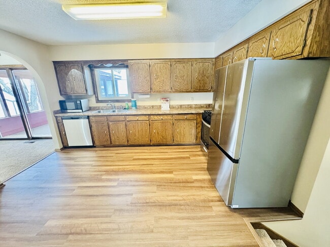 Building Photo - "Spacious 4-Bedroom Home in Blaine with 2 Full Baths and Nearly 2,000 Sq Ft of Comfort with 2 flo...